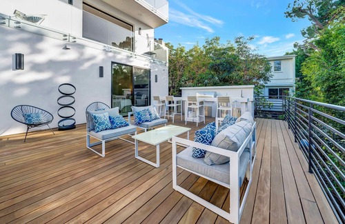Pacific Palisades House | Amazing Palisades contemporary masterpiece!