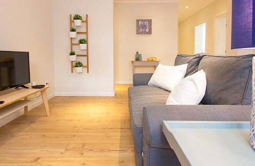 Santo Condestavel Apartment | Amazing Parada by Homing