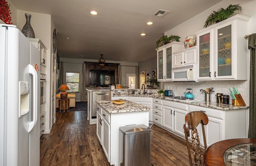Bullhead City House | AMAZING Pool home with outdoor kitchen, firepit, and waterfall Close 2 Casinos!