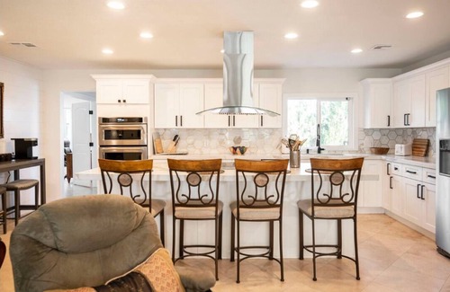 Rancho Oakey House | Amazing Pool, Spa, and Outdoor Entertainment Center