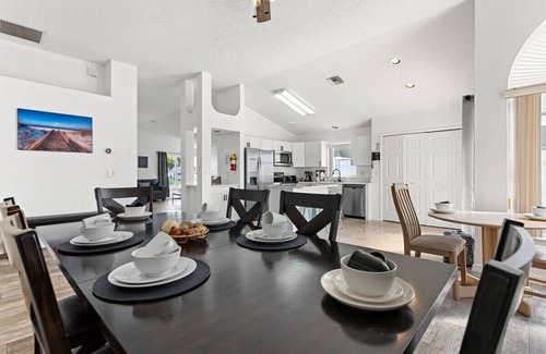 Lindfields House | Amazing Pool - Spacious 3BR House near Disney