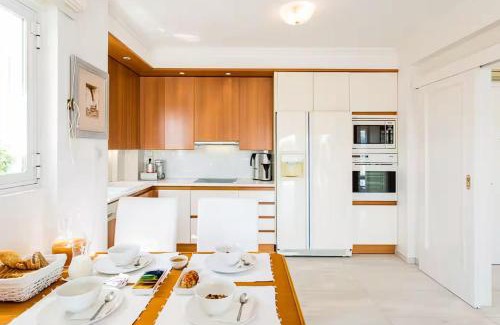 Vouliagmeni House | Amazing private rooftop terrace!