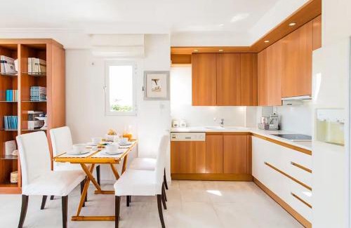 Vouliagmeni House | Amazing private rooftop terrace!