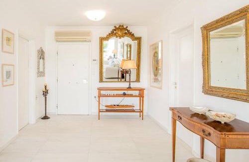 Vouliagmeni House | Amazing private rooftop terrace!