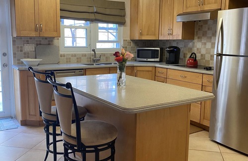 Warwick House | Amazing Property Close To Beaches/Golf Course/Railway Trails