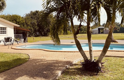 Ludlam House | Amazing "Ranch style Mansion in Miami" 3-acre house