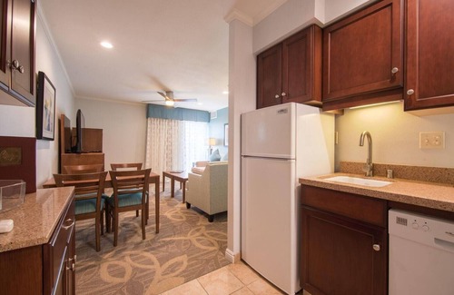 Solana Beach Apartment | Amazing Resort Condo w/tennis courts, pool, & hot tubs — 5 min from the beach!