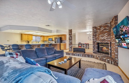 Bullhead City House | Amazing Riverfront home with dock, boat ramp, fire pit on the Colorado river.