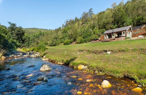 Ruiterbos Cabin | Amazing Riverside Retreat with Hot Tub & EcoPool