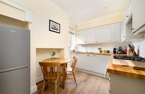 Hobbayne Apartment | Amazing & Rustic 2BR Flat