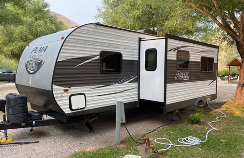 Layton House | Amazing RV with bunks and enclosed Master