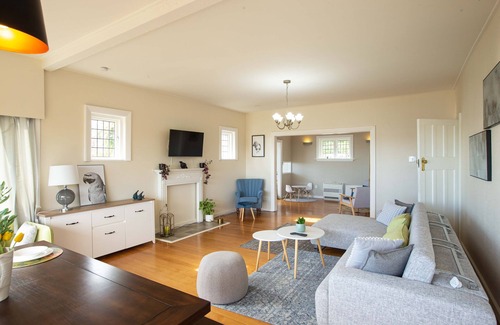 Mount Pleasant House | Amazing sea views 4 bdrm + garden, 10min to town