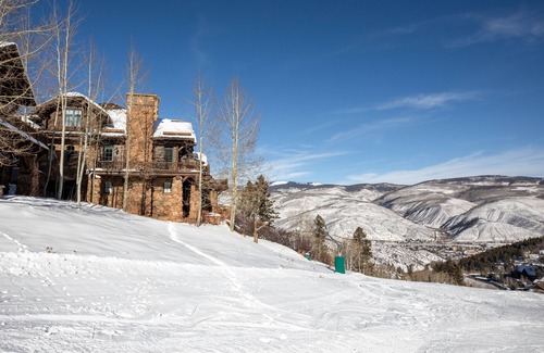 Avon House | Amazing Ski-in/Out 5 Bedroom Home Directly on Slopes. Views!