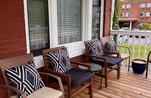 Walnut Hills House | *Amazing* Sleeps 17 -6 bedrooms-5min from Downtown
