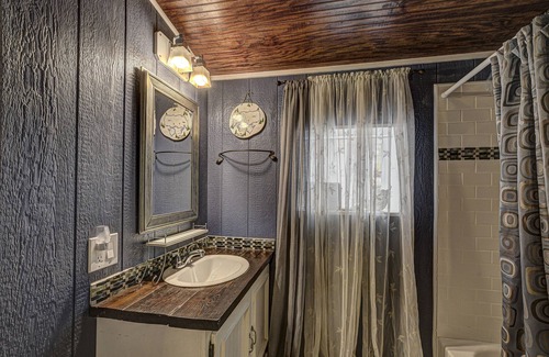 St Germain Cabin | Amazing, sleeps 26, covered lakeside, bar, beach, Big St Germain Lake