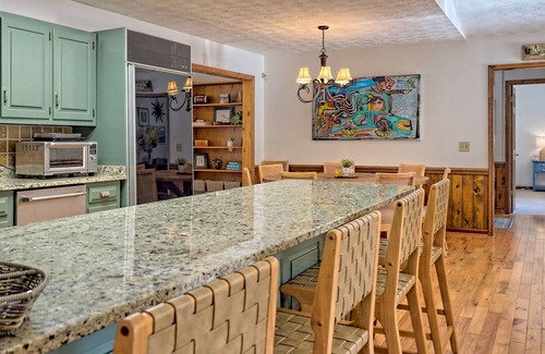 Wiley House | Amazing Spacious & Cozy Lake House on Lake Burton w/Boat Access! Dog Friendly!