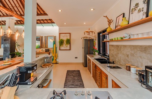 Batubelig Villa | Amazing Spacious Villa in North Seminyak