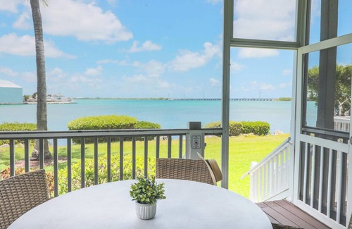 Marathon Hotel | Amazing Stay in the Middle of Florida Keys! Amazing View from Balcony