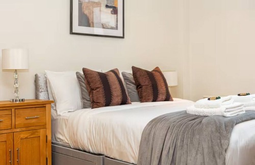 St. Mary's Park Apartment | Amazing Studio, 2 min Imperial Wharf, 5 min Thames