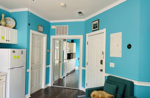 Arcadian Shores Condo | Amazing Studio, 5 minutes to the Private Beach.