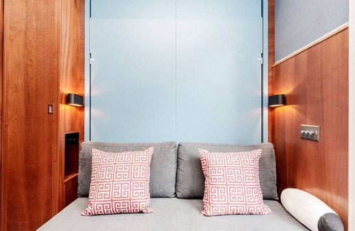 Warwick Apartment | Amazing Studio with Balcony in Westminster