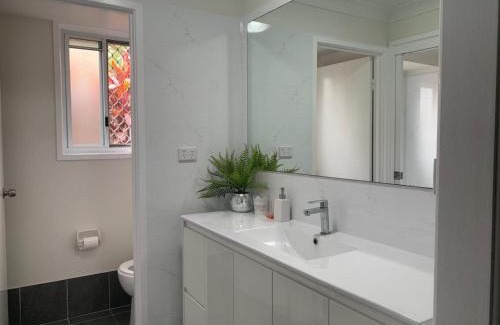 Mount Colah House | Amazing Stunning Garden View Queen Bedroom at MC 2079