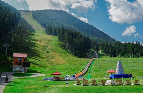 Kvartal Noviya Grad Apartment | Amazing Suite Overlooking The Majestic Mountains