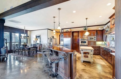 Sunset House | Amazing Sunrise Ranch with pool near DFW