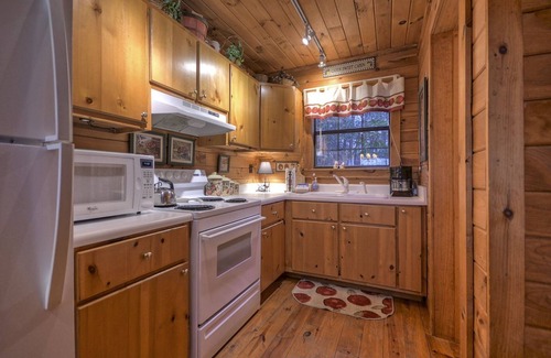 Owl Town Retreat Cabin | Amazing Sunset | Ellijay, GA