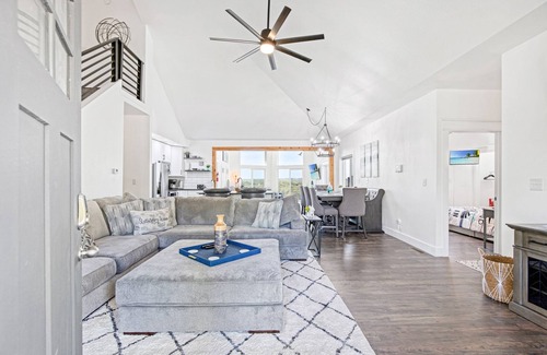 Sunrise Beach House | Amazing Sunset Lake Views, Huge Deck & Hot Tub!