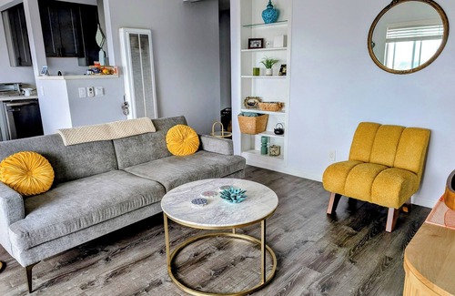 San Diego Condo | Amazing sunset views of the Bay, stylish 2BR in high-end Mission Hills