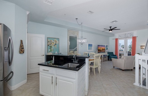 Bay Esplanade House | AMAZING Townhome Private Rooftop with hot tub & private elevator! Awesome Views
