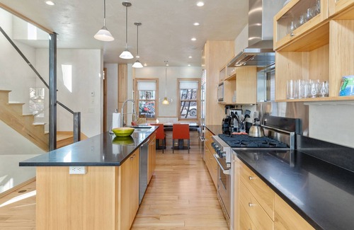 Telluride House | Amazing Townhome w/Mountain Views, Perfect Location! - 1 Block to Gondola, Restaurants & Shops!