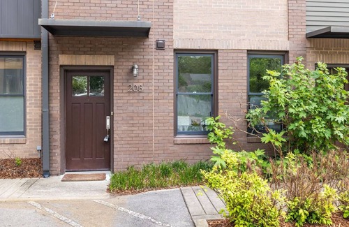 12 South House | Amazing Townhouse! Located in desirable 12th South Area & close to all you need!