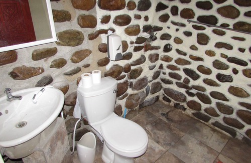 Thorny Bush Game Reserve House | Amazing "tree in lounge" Eco apartment with leopards passing by at night