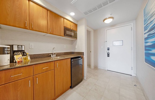 Sunny Isles Beach Apartment | ★ Amazing Unit in an Exclusive Luxury Beach Resort