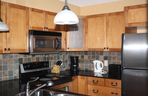 Central Okanagan Cottage | Amazing unobstructed Lake Okanagan view at Resort - off season rates