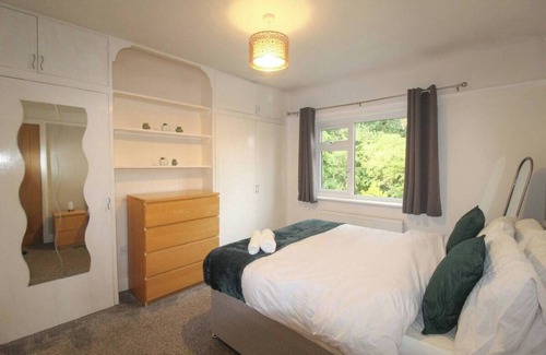 Greasby House | Amazing Upton Garden Retreat