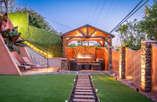 View Park-Windsor Hills House | Amazing views & large patio, central LA location