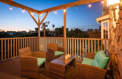 View Park-Windsor Hills House | Amazing views & large patio, central LA location