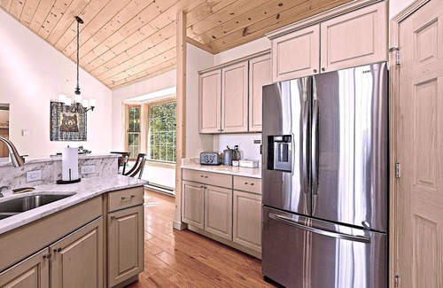 Beech Mountain Cottage | Amazing View ~5000ft, Golf Club 5 min, Sauna, Hot Tub, Wi-Fi, Game Room, Bonfire