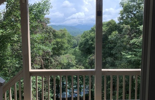 Unaka House | Amazing view from the Family Lake Retreat