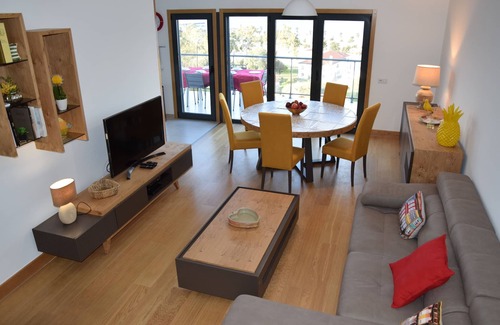 Seixal Apartment | Amazing view over Lisbon and the Tagus River Night & Day