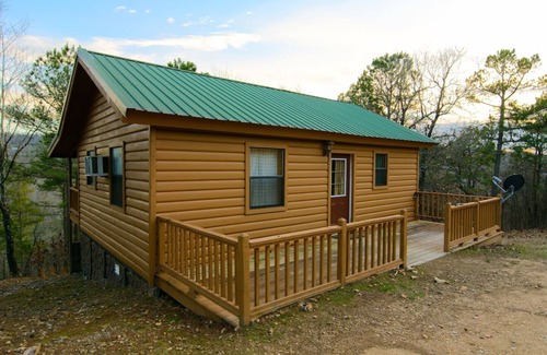 Board Camp Cabin | Amazing View! Ride to trails. Perfect monthly stay