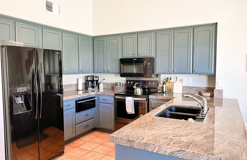 Palm Desert Condo | Amazing View! Spacious 3 bd/4 bth in Palm Valley CC!