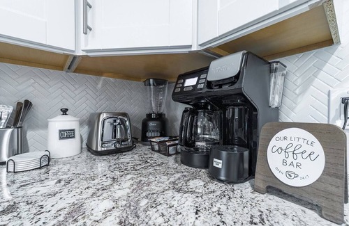 Winchester Condo | Amazing Views 2 BD Condo Walk to Strip in minutesnn