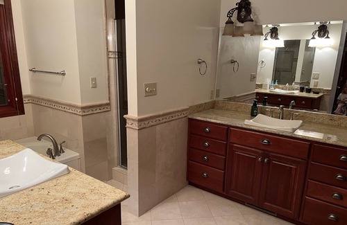 Stockton House | Amazing views - 2 King/ 3 Queen 6400 sq ft house 12 Minutes from town and lake