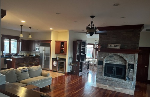 Stockton House | Amazing views - 2 King/ 3 Queen 6400 sq ft house 12 Minutes from town and lake