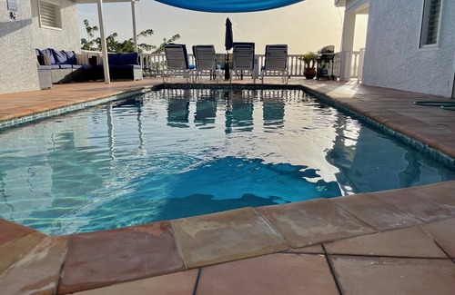 Flag Hill House | Amazing views and great location - 4 Bedroom Estate Bakekroe in St Thomas