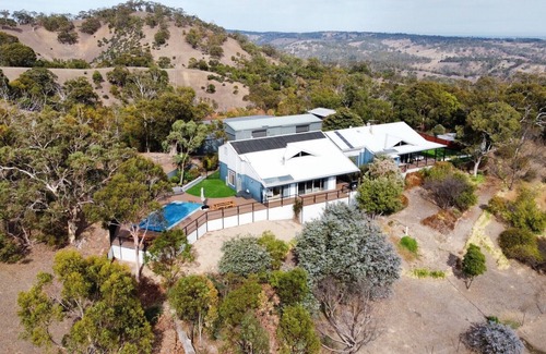 Inglewood House | Amazing Views at Three Hills Unique SA Bush Home
